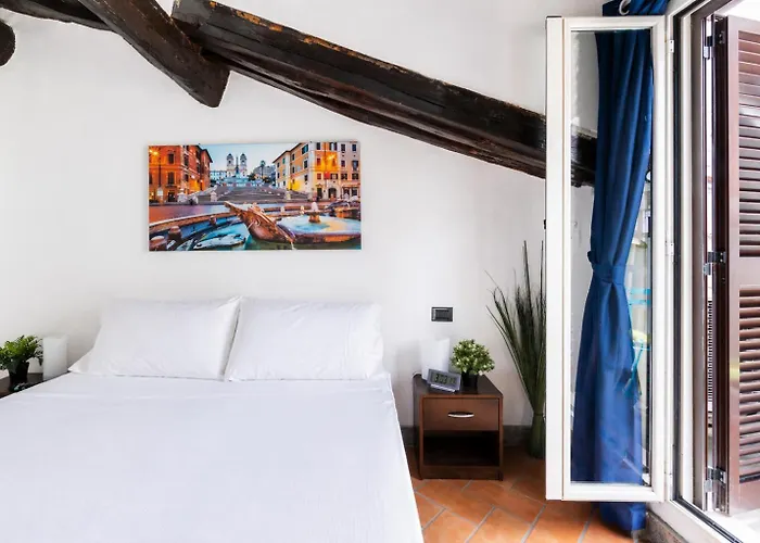 Elegant - Corner To Trevi Fountain